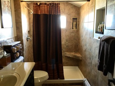 Bathroom Suite at The Inn at Pennington Place in Walsenburg